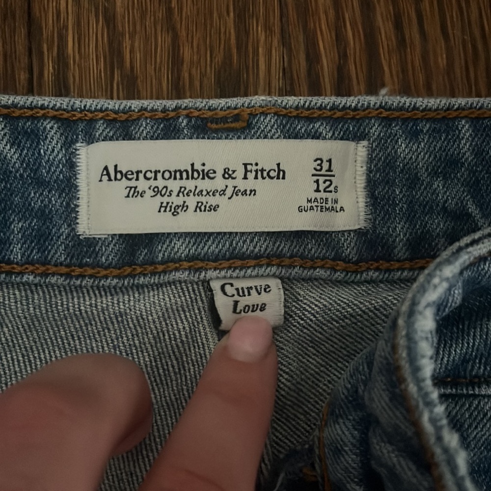 Abercrombie 90s relaxed high rise jean